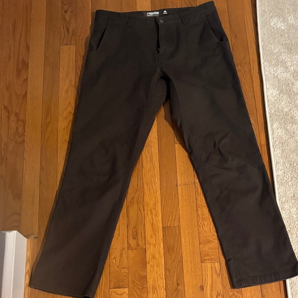 Mountain Khakis classic fit 
34x32 - Picture 1 of 3